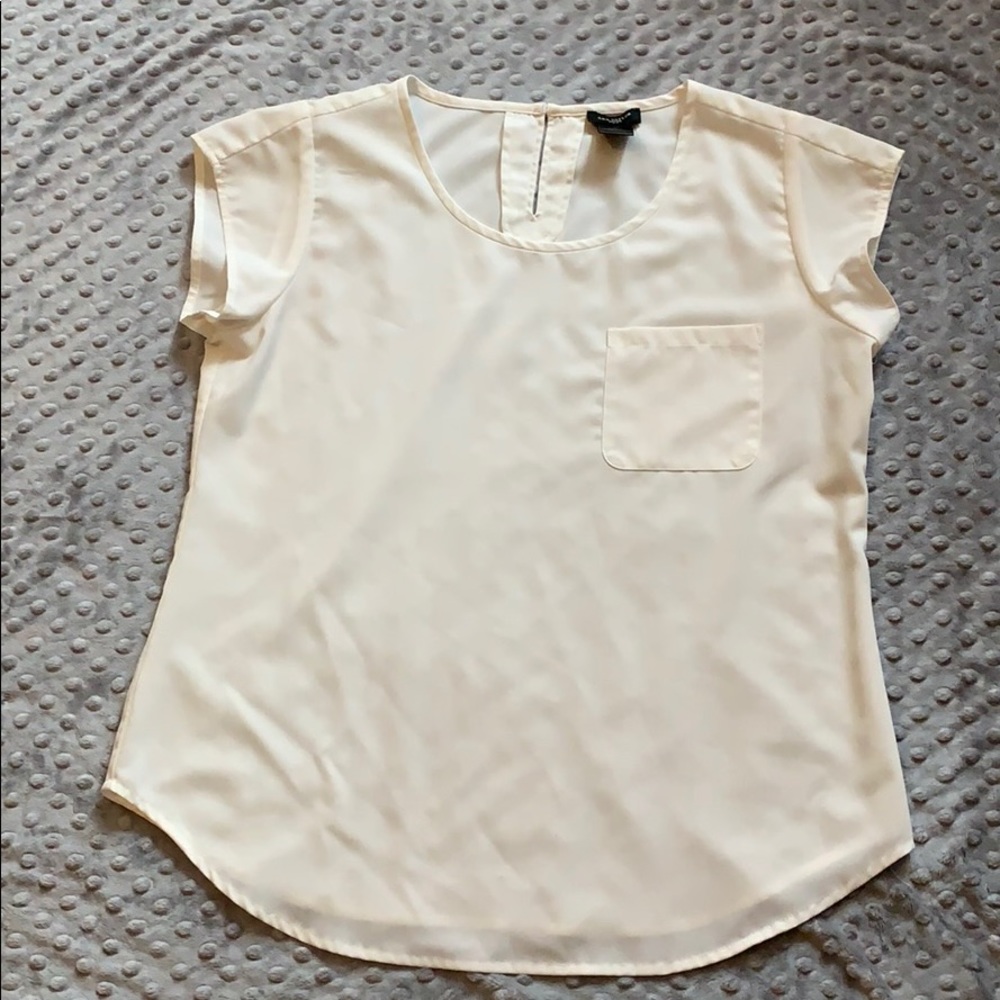 White dress blouse with pocket